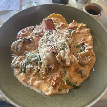 Chef Alfredo's Ristorante Italiano signature dishes Chicken Marsala
Funghi Ripieni
Linguine Frutti Di Mare